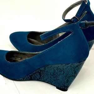 COPY - Kenneth Cole Reaction Strap heels Teal Size 6 M